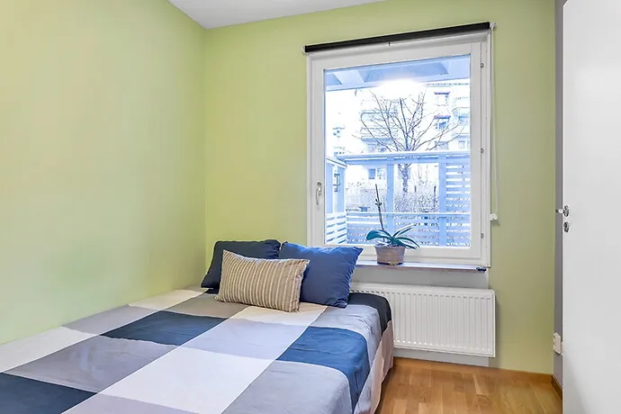 Slunný 3pokojový byt s vlastním patiem a výhledem do vnitrobloku – Uppsala — fotografie 10