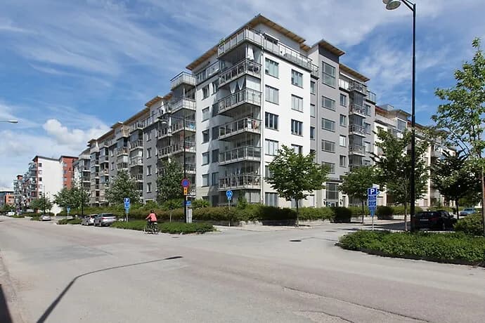 Slunný 3pokojový byt s vlastním patiem a výhledem do vnitrobloku – Uppsala — fotografie 2