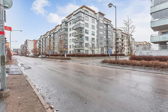 Slunný 3pokojový byt s vlastním patiem a výhledem do vnitrobloku – Uppsala — fotografie 21