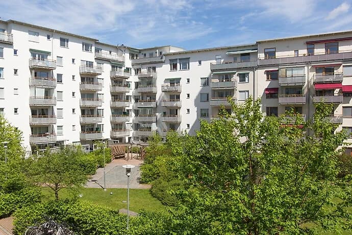 Slunný 3pokojový byt s vlastním patiem a výhledem do vnitrobloku – Uppsala — fotografie 3