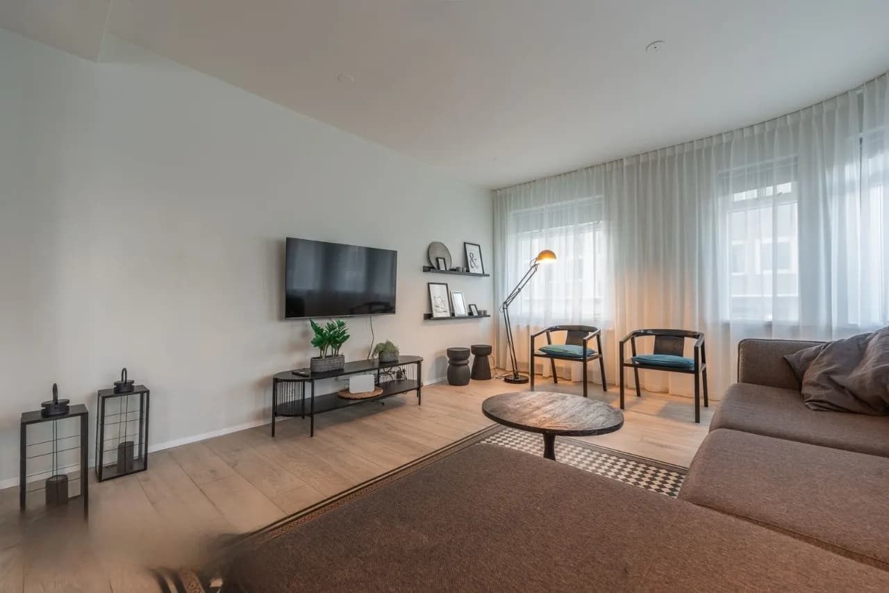 Bright 4 bedroom apartment in the center of Akureyri — снимка 4