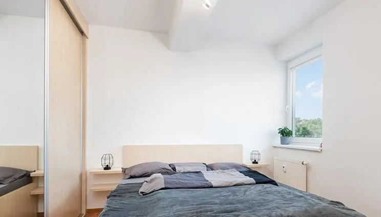 Moderno appartamento con 1 camera da letto situato a Brno — foto 5