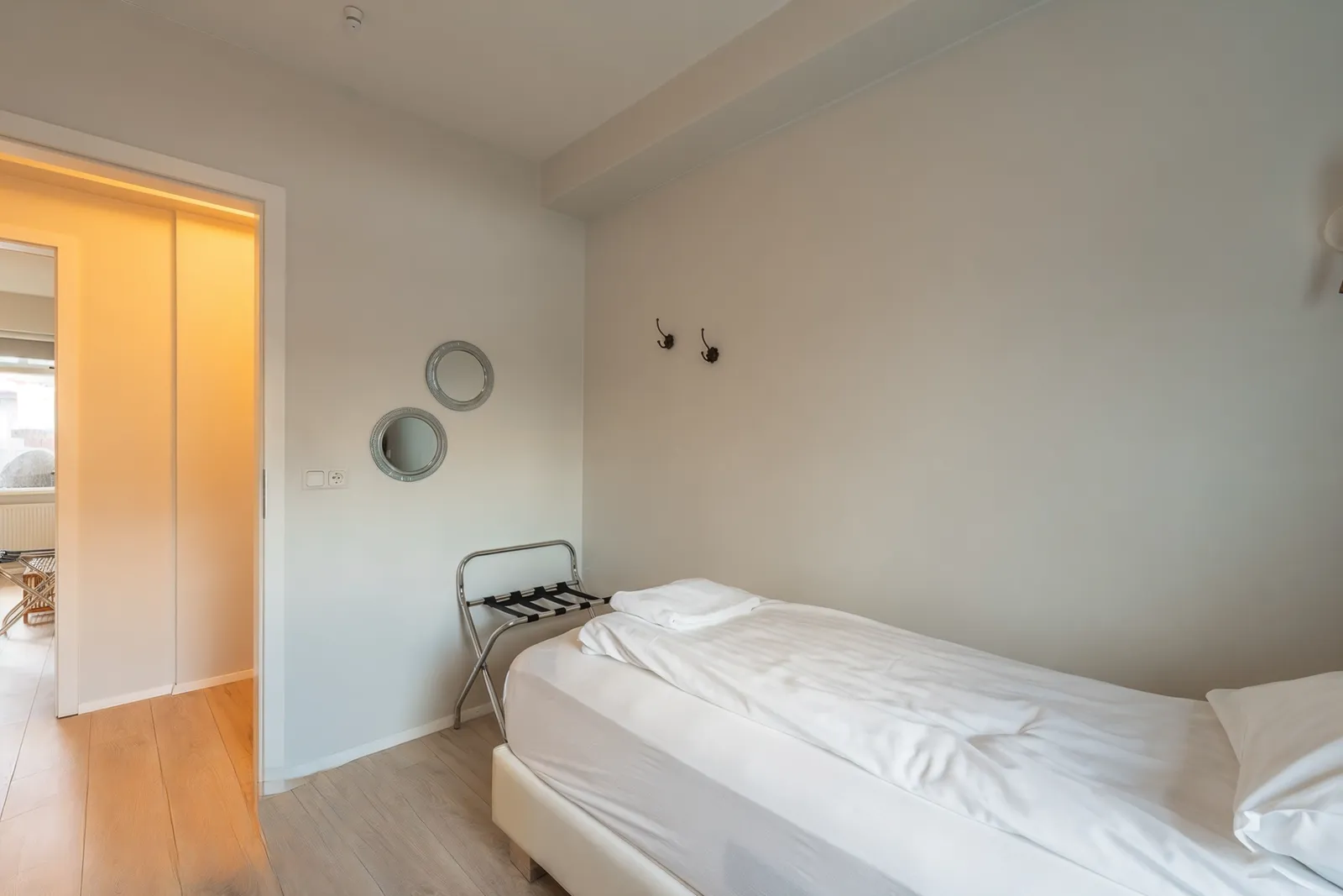 Bright 4 bedroom apartment in the center of Akureyri — снимка 5