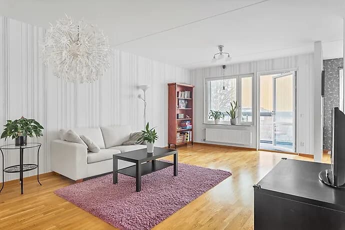 Tágas, világos 3-szobás lakás terasszal és belső udvarra néző kilátással – Uppsala