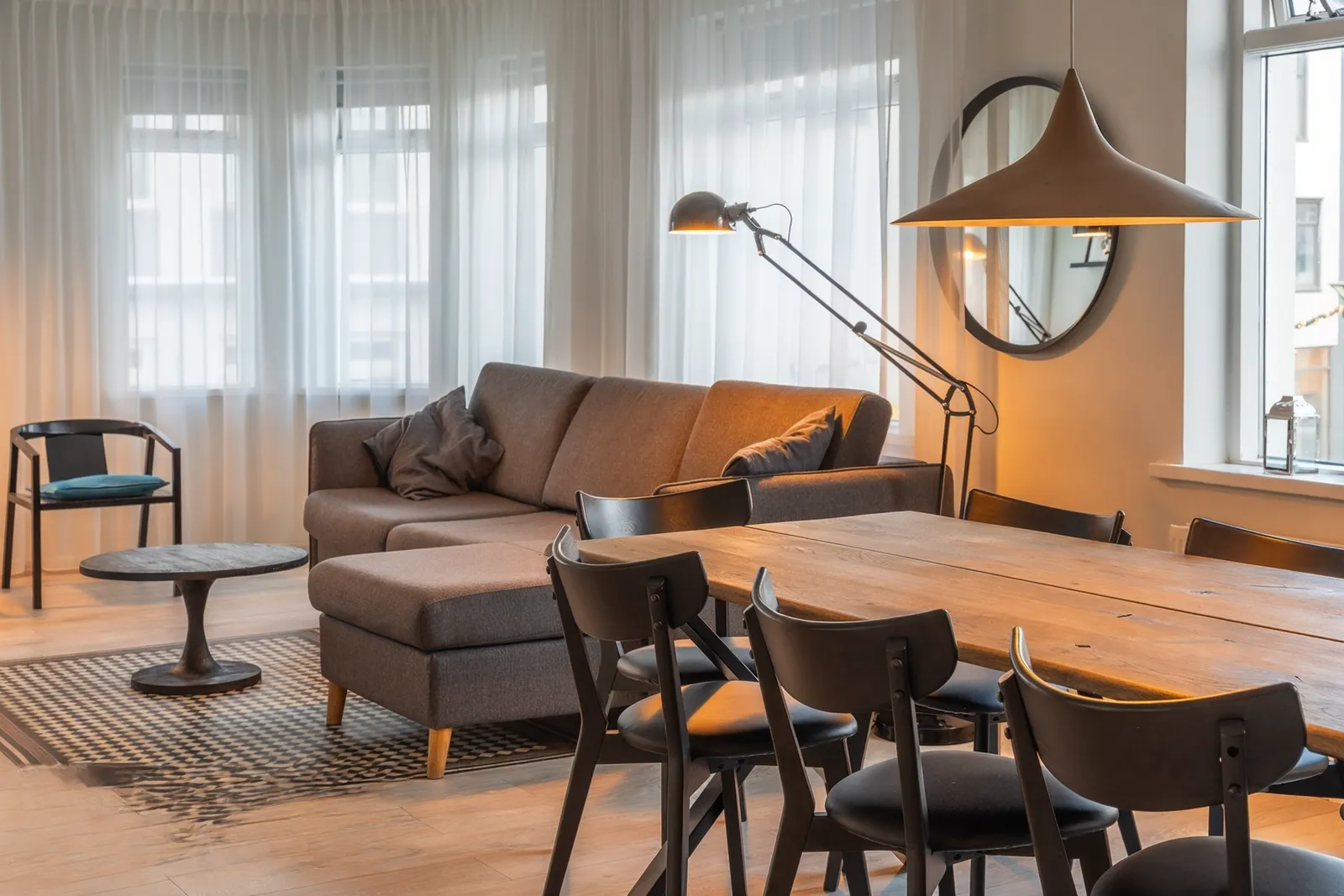 Bright 4 bedroom apartment in the center of Akureyri — снимка 1