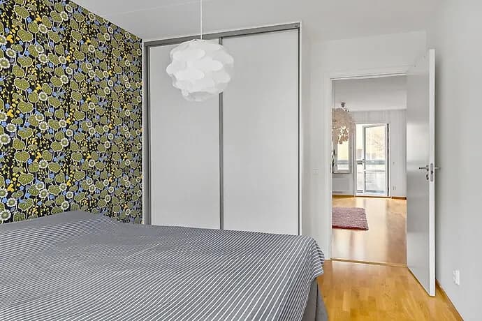 Slunný 3pokojový byt s vlastním patiem a výhledem do vnitrobloku – Uppsala — fotografie 9
