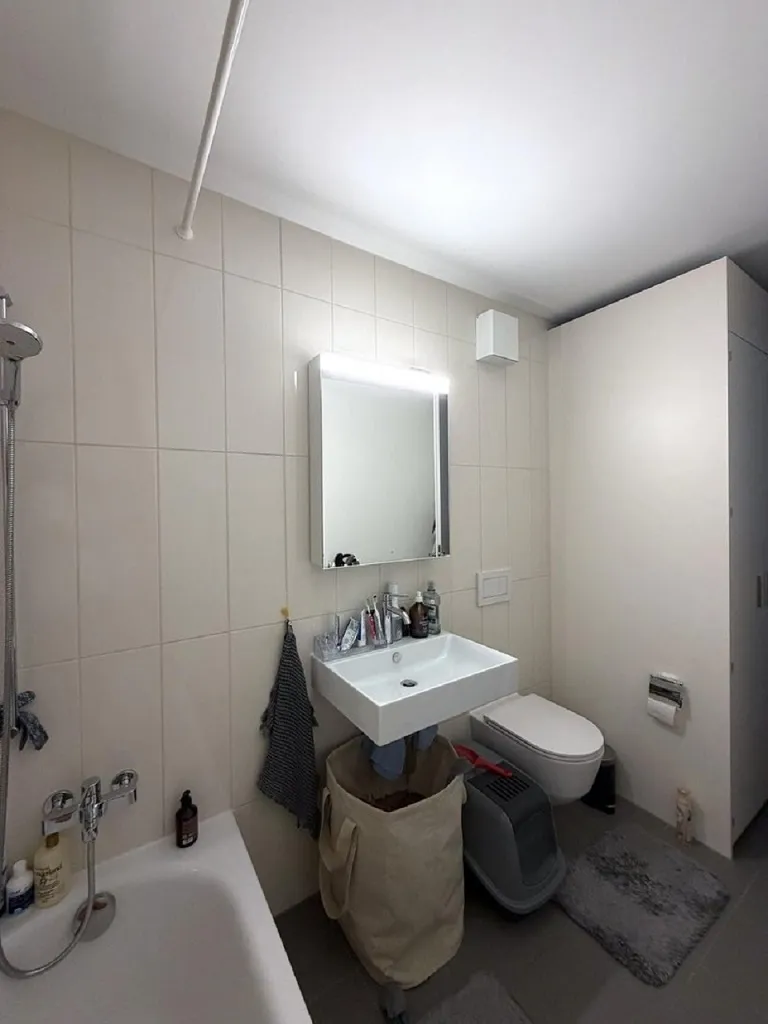 Moderní 2.5-pokojový byt s balkonem a výhledem na město v Zurich-Binz — fotografie 8