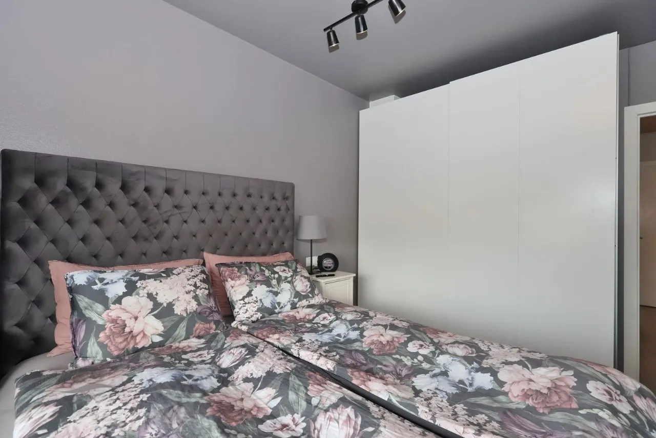 Bright 4 bedroom apartment in the center of Akureyri — снимка 19