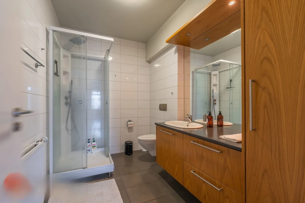 Bright 4 bedroom apartment in the center of Akureyri — снимка 20