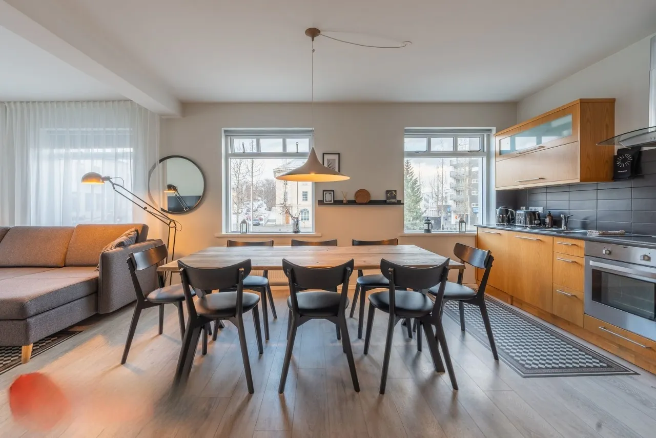 Bright 4 bedroom apartment in the center of Akureyri — снимка 25
