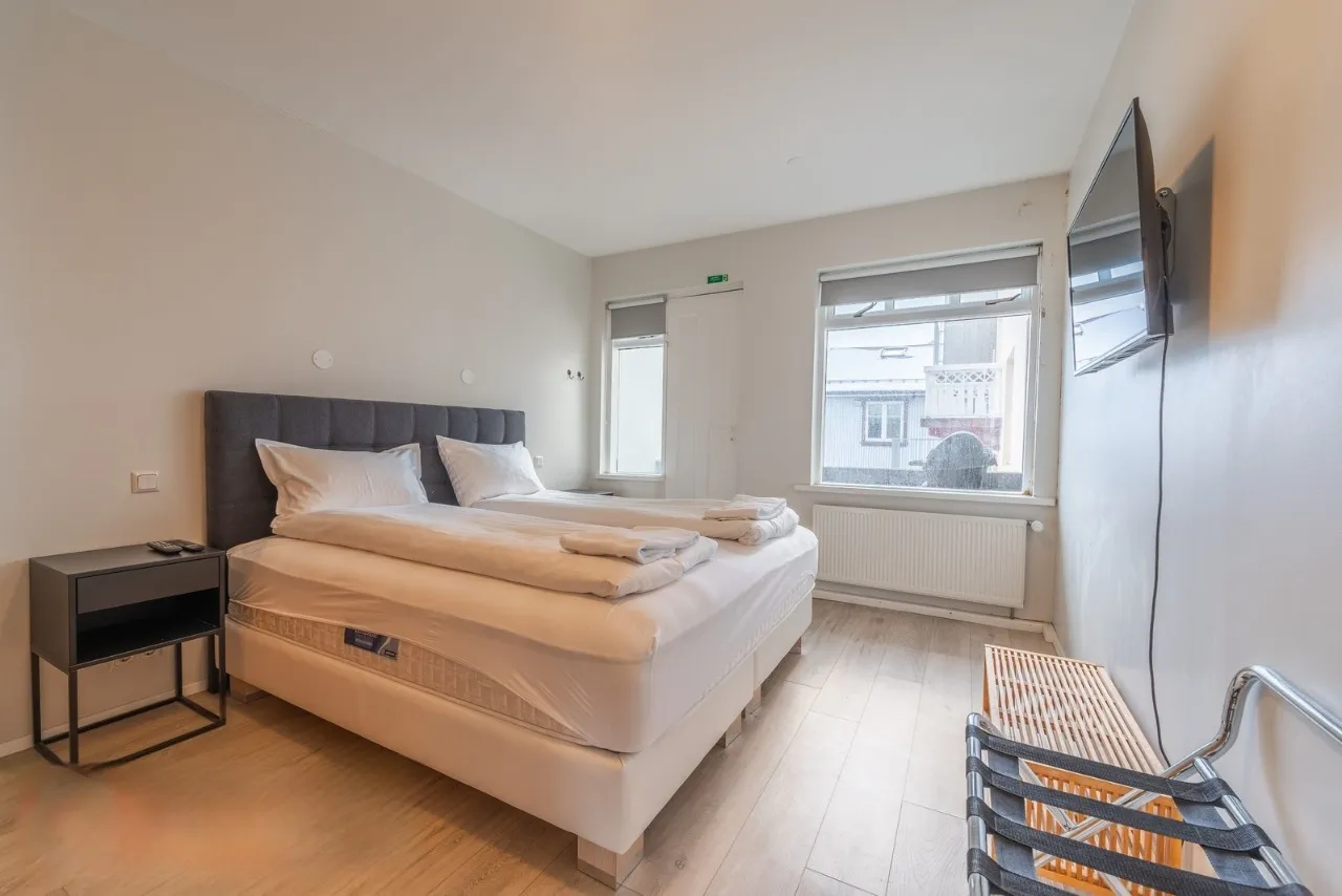 Bright 4 bedroom apartment in the center of Akureyri — снимка 24